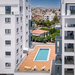 מלון דירות Larvella Estia Luxury, לרנקה